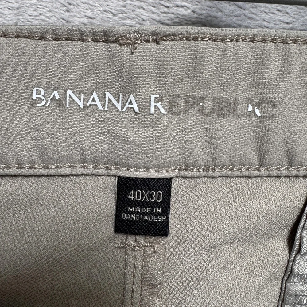 Banana Republic brand banana